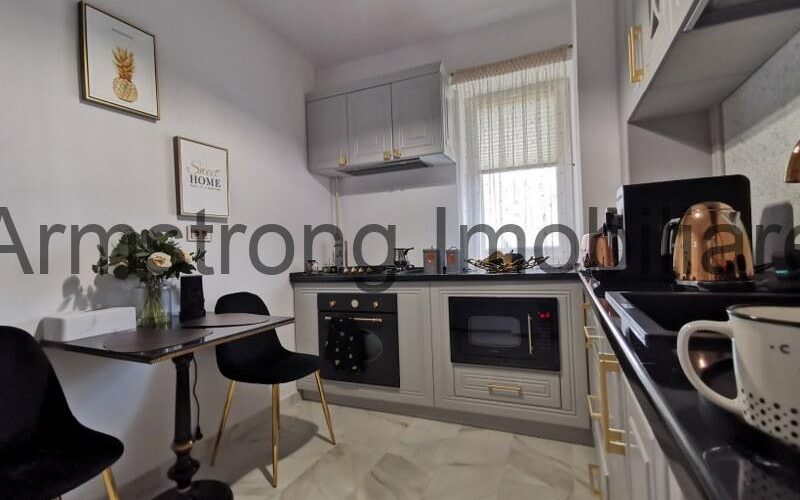 Apartament lux 3 camere Decebal adiacent - 340.000 EUR - Piața Unirii, București - 2 camere