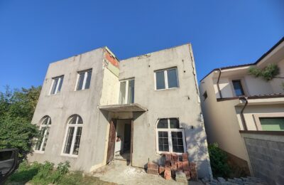 Vând casă 4 camere mogosoia stadiu gri