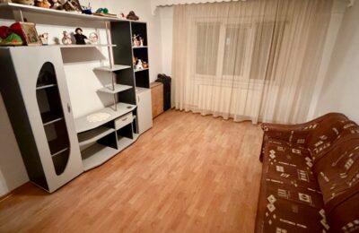 Vând apartament 3 camere conf 1 zona Viziru